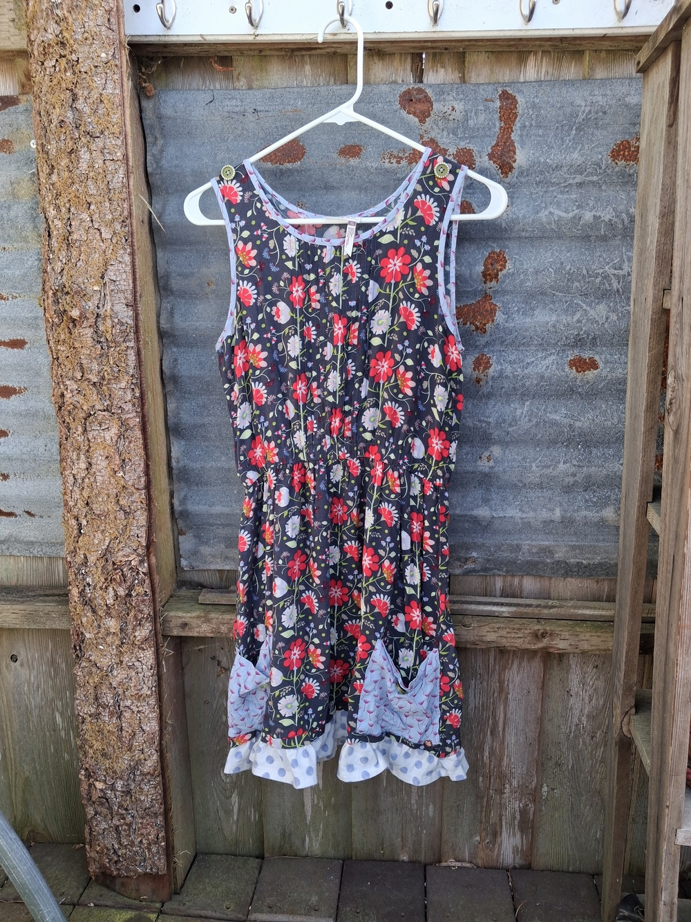 Floral Sleeveless Summer Dress with Patch Pockets